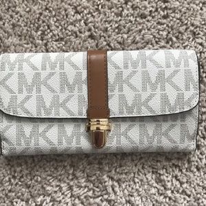 NWOT Michael Kors wallet